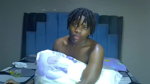 Snapshot of melanin_moon chatting on June 24, 2026, 9:47 pm Moon online show from June 24, 2026, 9:47 pm
