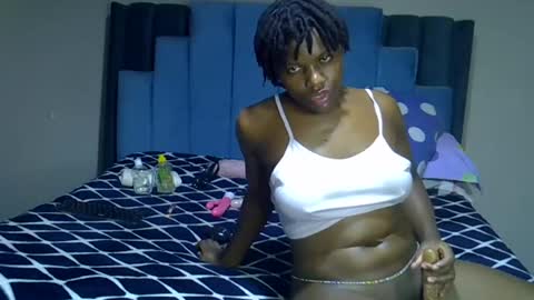 Snapshot of melanin_moon chatting on July 5, 2026, 11:17 am Moon online show from July 5, 2026, 11:17 am