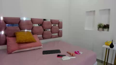 Snapshot of melannycollins__ chatting on September 18, 2025, 12:51 pm Melanny online show from September 18, 2025, 12:51 pm