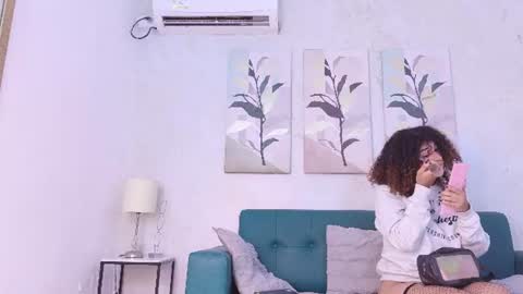 Snapshot of melany_guzman chatting on June 10, 2026, 12:04 pm Melany online show from June 10, 2026, 12:04 pm