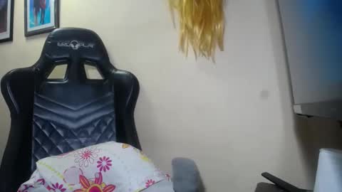 melany online show from February 23, 2025, 1:02 am