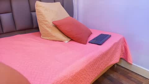 Melany  online show from June 16, 2026, 3:31 am