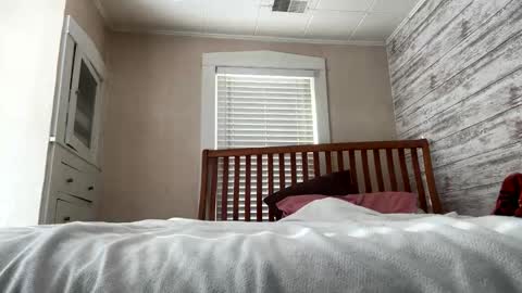 Tan lines online show from February 1, 2026, 7:23 pm