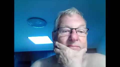 Snapshot of melbourne000 chatting on November 5, 2025, 12:10 am melbourne000 online show from November 5, 2025, 12:10 am