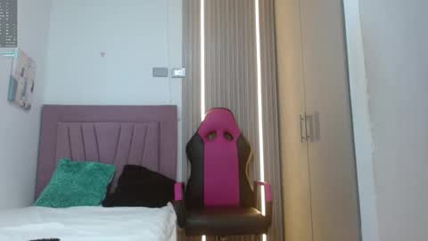 meli_peach online show from October 5, 2025, 12:25 pm