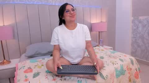 Snapshot of melie_me chatting on March 4, 2026, 11:27 am MELIE online show from March 4, 2026, 11:27 am