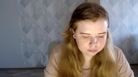 Snapshot of melina_beauty chatting on May 30, 2026, 1:35 am Melina online show from May 30, 2026, 1:35 am
