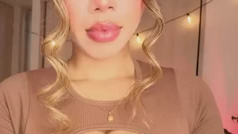Snapshot of melina_ferrer1 chatting on July 17, 2026, 1:29 pm EI online show from July 17, 2026, 1:29 pm