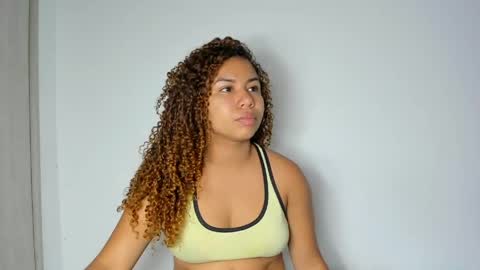 Snapshot of melinamartins chatting on May 31, 2026, 9:27 pm M E L I N A online show from May 31, 2026, 9:27 pm