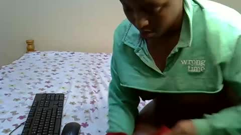 melisahh online show from November 4, 2025, 2:43 am