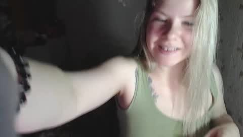 Snapshot of melissa__ray chatting on December 4, 2024, 6:50 pm Melissa Ray online show from December 4, 2024, 6:50 pm