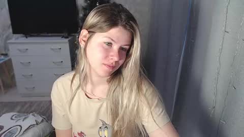 Snapshot of melissa__ray chatting on January 15, 2025, 3:11 am Melissa Ray online show from January 15, 2025, 3:11 am