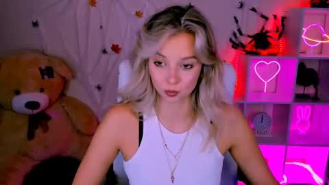 Snapshot of melissa_richardson chatting on October 16, 2025, 4:30 pm Melissa online show from October 16, 2025, 4:30 pm