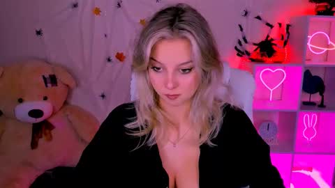 Snapshot of melissa_richardson chatting on October 20, 2025, 4:29 pm Melissa online show from October 20, 2025, 4:29 pm