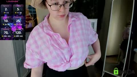 Melissa online show from September 19, 2025, 3:45 pm