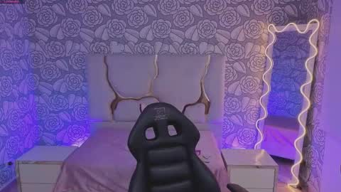 Mellani  online show from February 6, 2026, 3:33 am