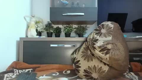 Snapshot of mellbell_ chatting on July 14, 2026, 2:05 am MellyMell online show from July 14, 2026, 2:05 am