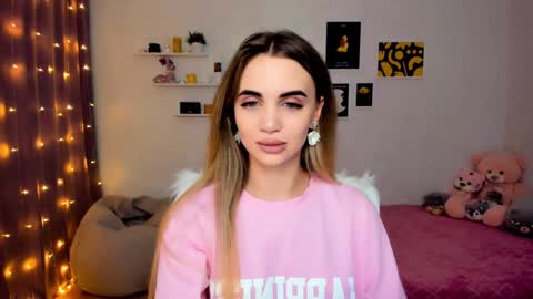 Tessa online show from December 7, 2024, 9:00 pm