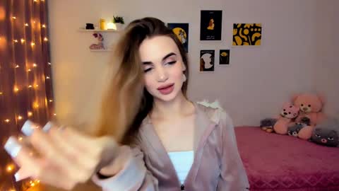 Tessa online show from December 10, 2024, 9:33 pm