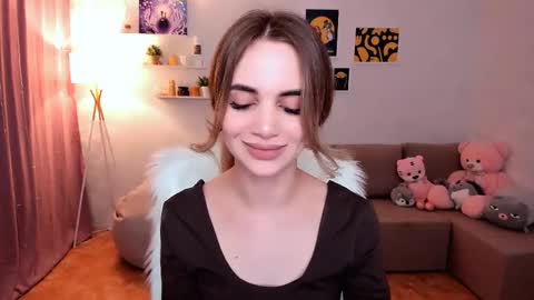 Tessa online show from March 5, 2025, 8:32 pm