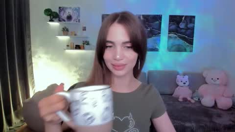 Tessa online show from September 19, 2025, 9:15 pm