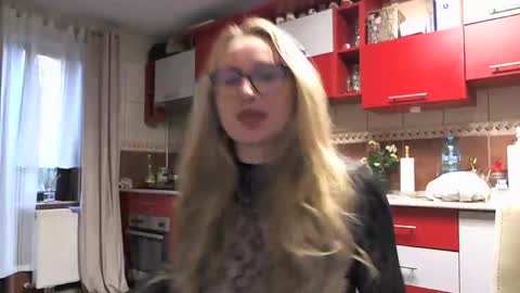 Melly online show from October 27, 2025, 7:12 am