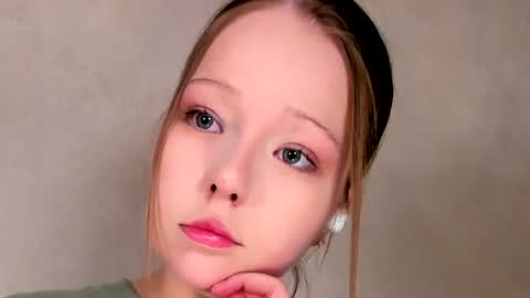 Snapshot of melmooon chatting on June 16, 2026, 8:44 pm MelMooon online show from June 16, 2026, 8:44 pm