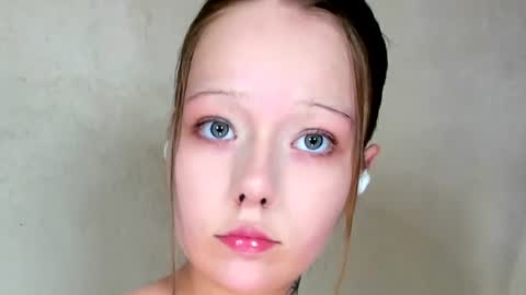 Snapshot of melmooon chatting on July 18, 2026, 8:12 pm MelMooon online show from July 18, 2026, 8:12 pm