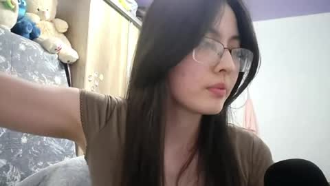Snapshot of melodeehayden chatting on May 5, 2026, 5:21 pm Nika online show from May 5, 2026, 5:21 pm