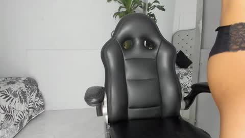 Snapshot of melodi_20 chatting on November 23, 2025, 11:21 am Melodi online show from November 23, 2025, 11:21 am