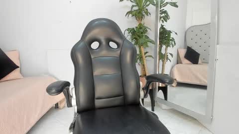 Snapshot of melodi_20 chatting on November 25, 2025, 11:21 am Melodi online show from November 25, 2025, 11:21 am