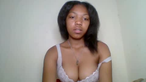 Snapshot of melodie_00 chatting on August 4, 2026, 12:52 pm melodie_00 online show from August 4, 2026, 12:52 pm