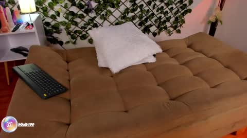 melody_cute10 online show from February 27, 2025, 2:43 pm