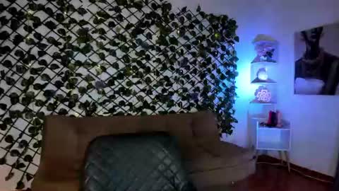melody_cute10 online show from June 19, 2026, 2:32 pm