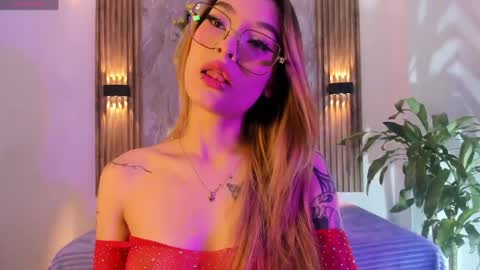 melodylanee online show from May 15, 2026, 11:06 am