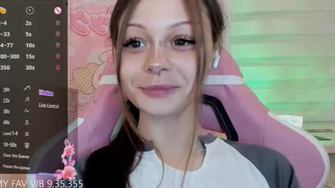 Snapshot of melonipinkbb chatting on February 22, 2026, 1:42 pm MELONI online show from February 22, 2026, 1:42 pm