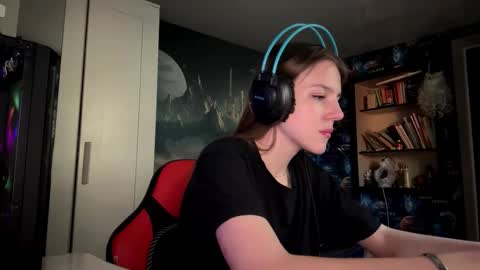 Hi Im Aria 18 years old online show from September 22, 2025, 12:07 pm