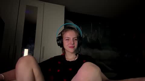 Hi Im Aria 18 years old online show from October 9, 2025, 12:25 pm