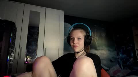 Hi Im Aria 18 years old online show from October 26, 2025, 12:22 pm