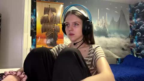 Hi Im Aria 18 years old online show from December 5, 2025, 3:09 pm