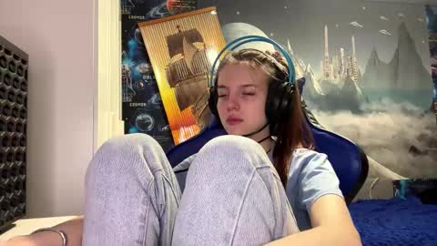 Hi Im Aria 18 years old online show from January 9, 2026, 1:47 pm