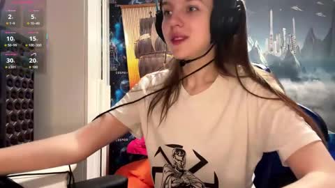 Hi Im Aria 18 years old online show from April 23, 2026, 12:51 pm