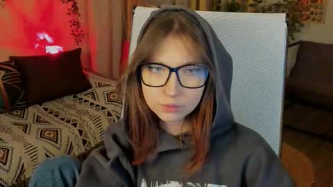 Mia online show from October 12, 2025, 3:22 pm