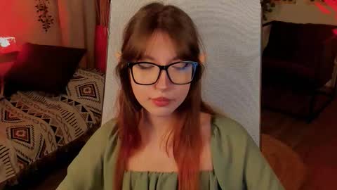 Mia online show from October 16, 2025, 3:35 pm