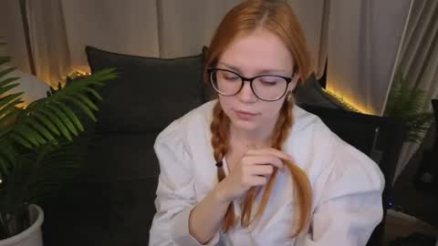 memymee_ online show from June 8, 2026, 1:39 am