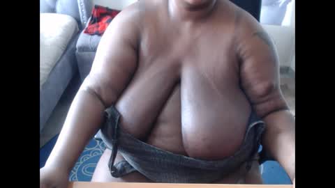 bigboobsass online show from November 28, 2025, 5:54 am