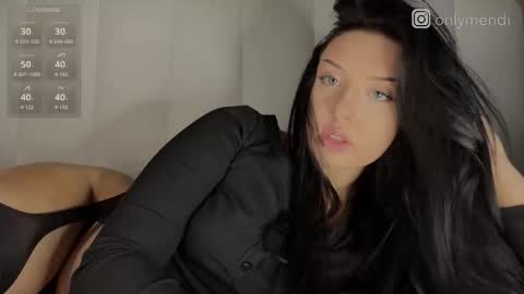 menndi online show from November 14, 2025, 9:08 am