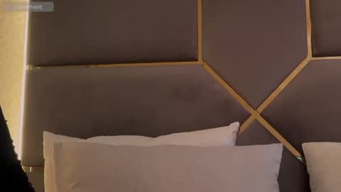 menndi online show from April 23, 2026, 8:35 am