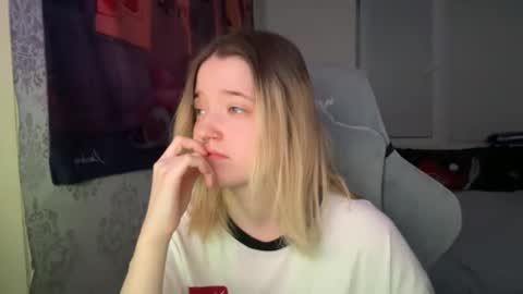 meowme online show from December 30, 2024, 2:51 pm