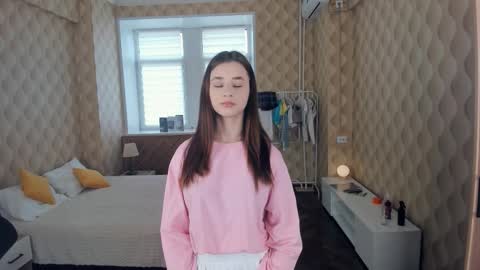 Julie online show from October 8, 2025, 9:40 am